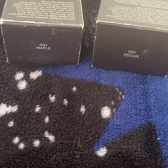 Laura Mercier flawless fusion foundation - Picture 2 of 3